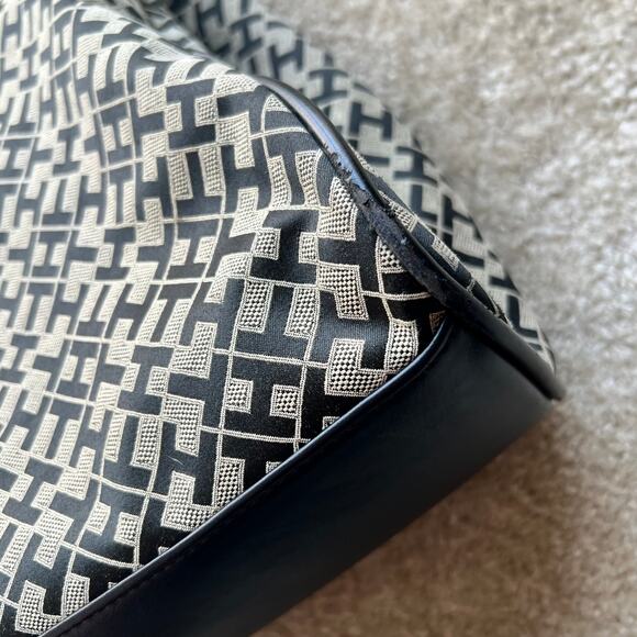 Tommy Hilfiger Signature "TH" Logo Black & Tan Large Canvas Purse 2019 - Picture 11 of 16